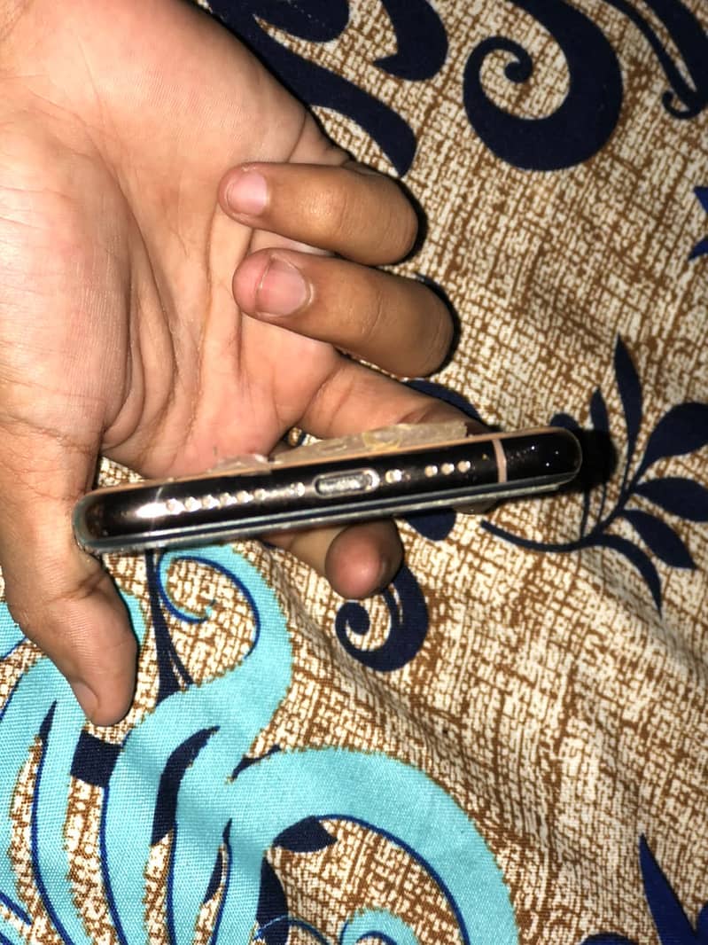 Apple iPhone XS 4