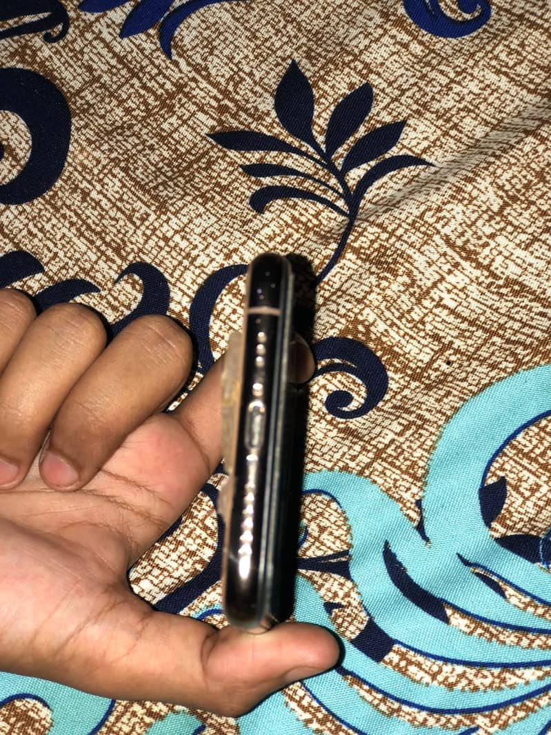 Apple iPhone XS 5