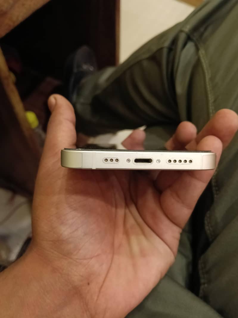 Apple iPhone 14 4