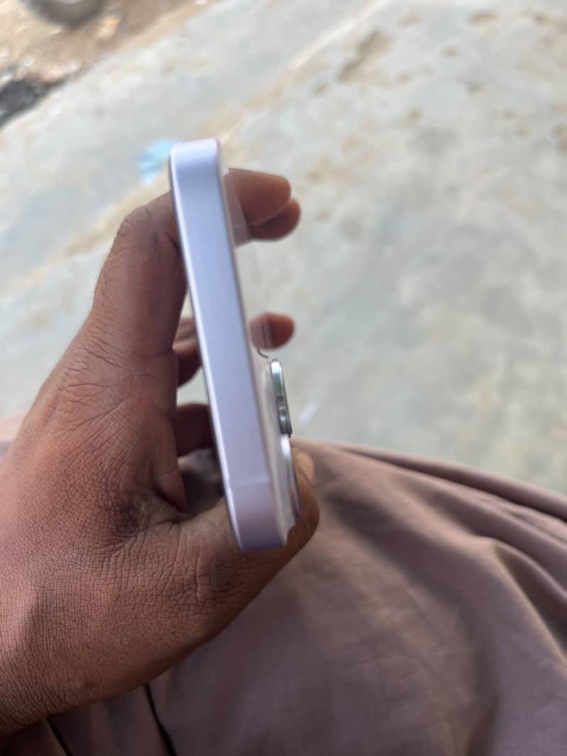 Apple iPhone 14 3