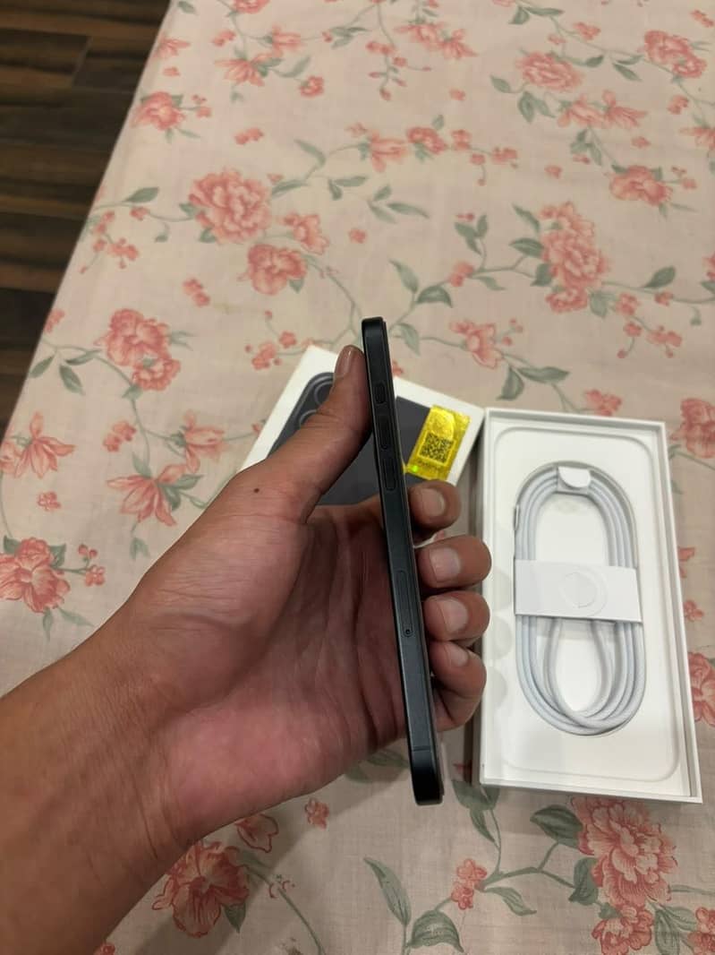 Apple iPhone 16 Plus 1