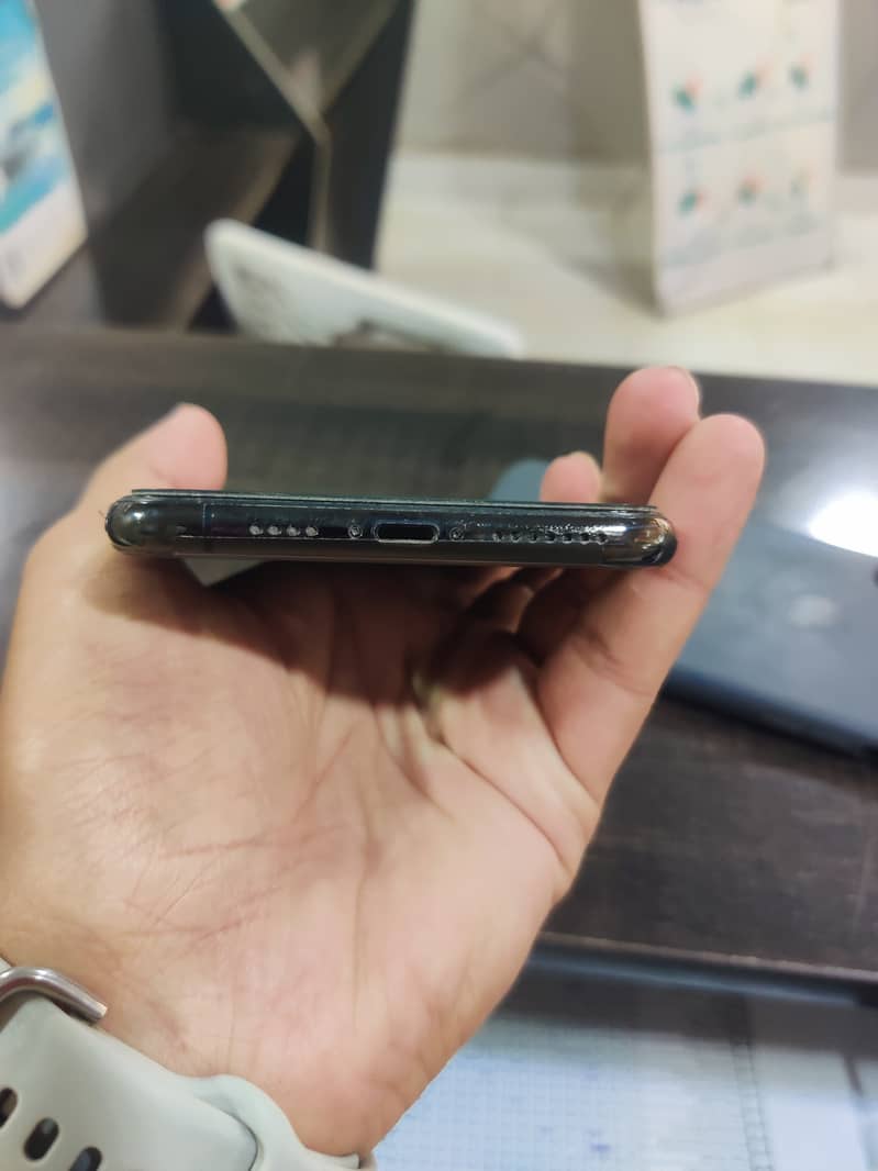 Apple iPhone XS Max 3