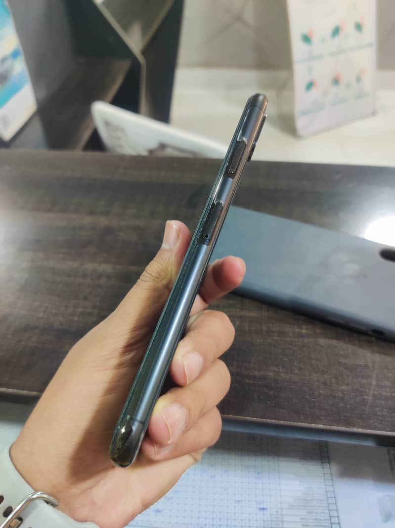 Apple iPhone XS Max 5