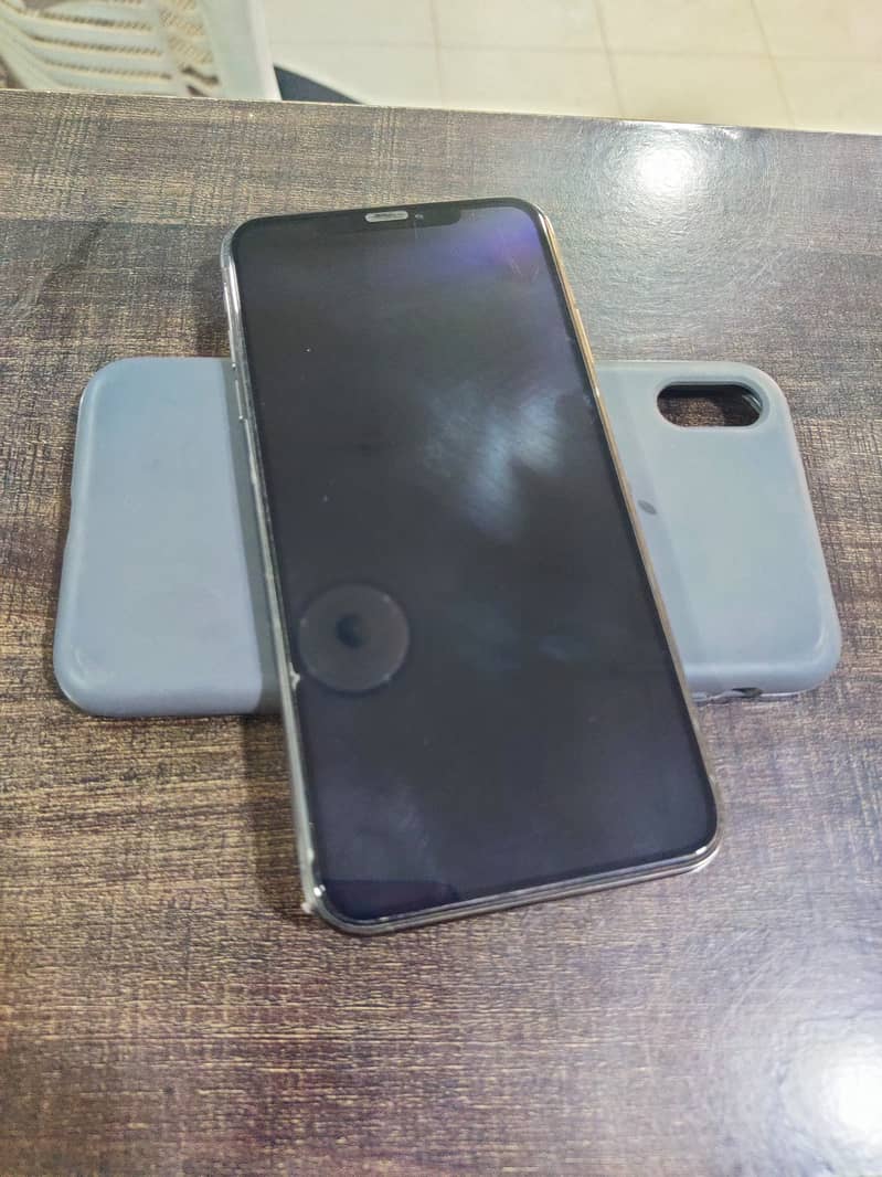 Apple iPhone XS Max 7