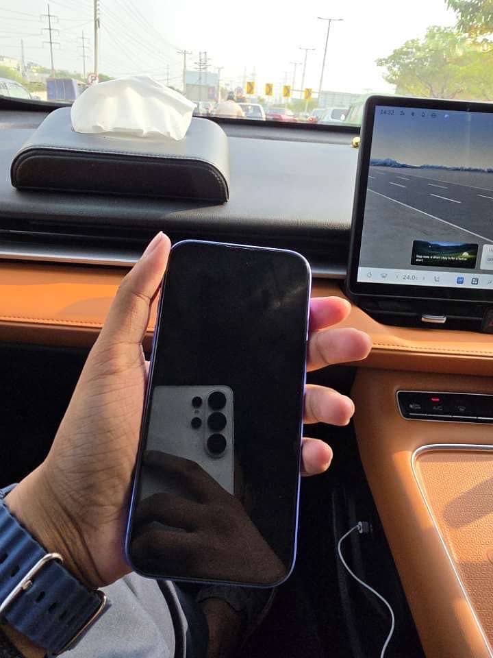 Apple iPhone 16 2