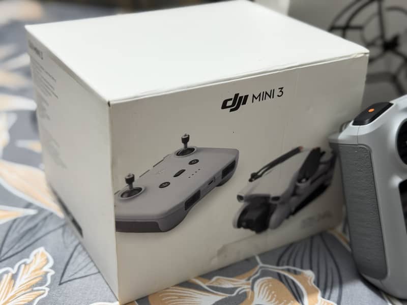 Dji mini 3 with smart controller 1