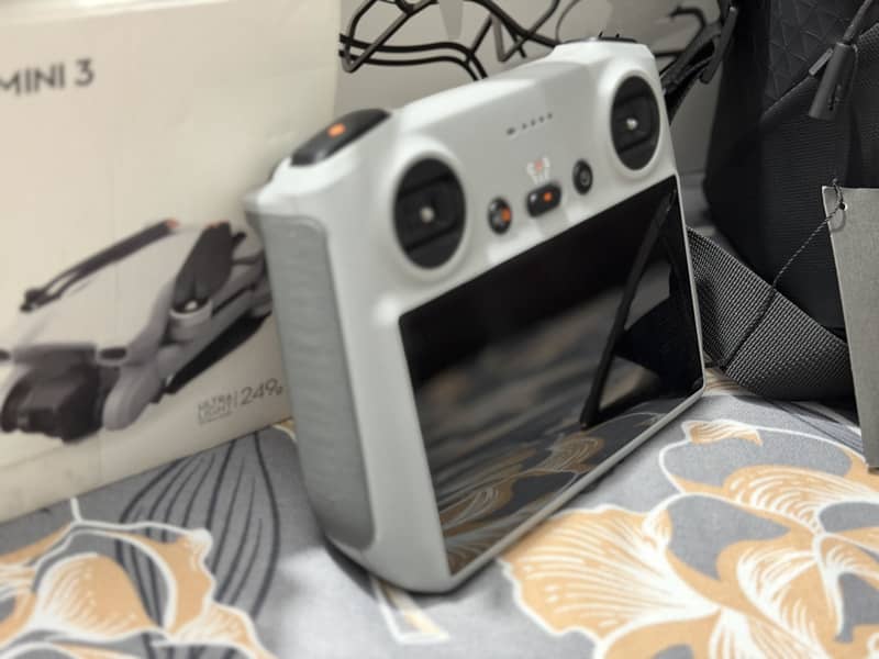 Dji mini 3 with smart controller 2