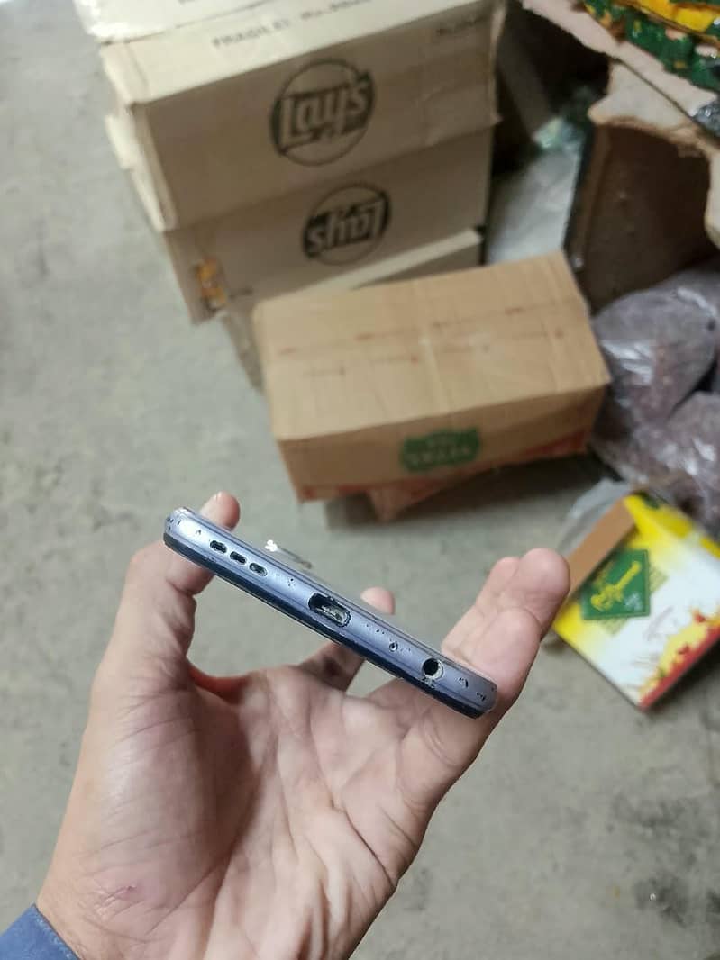 Vivo V21 4
