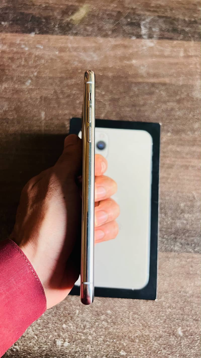 Apple iPhone 11 Pro Max 2