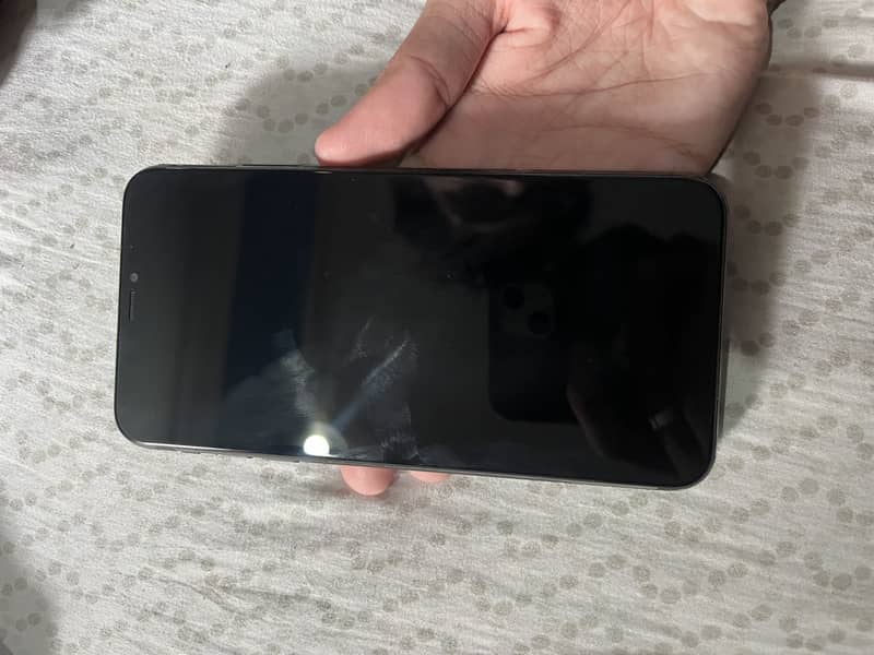 Apple iPhone XS Max 3