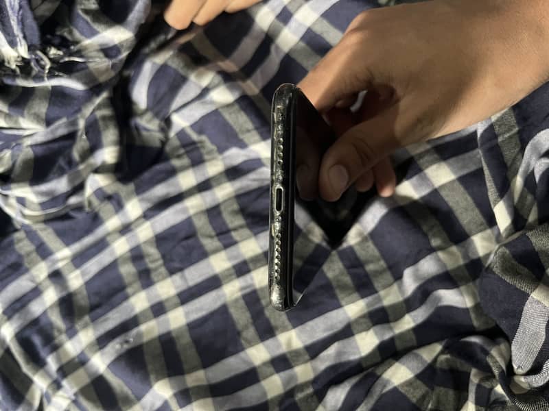 Apple iPhone XS Max 5