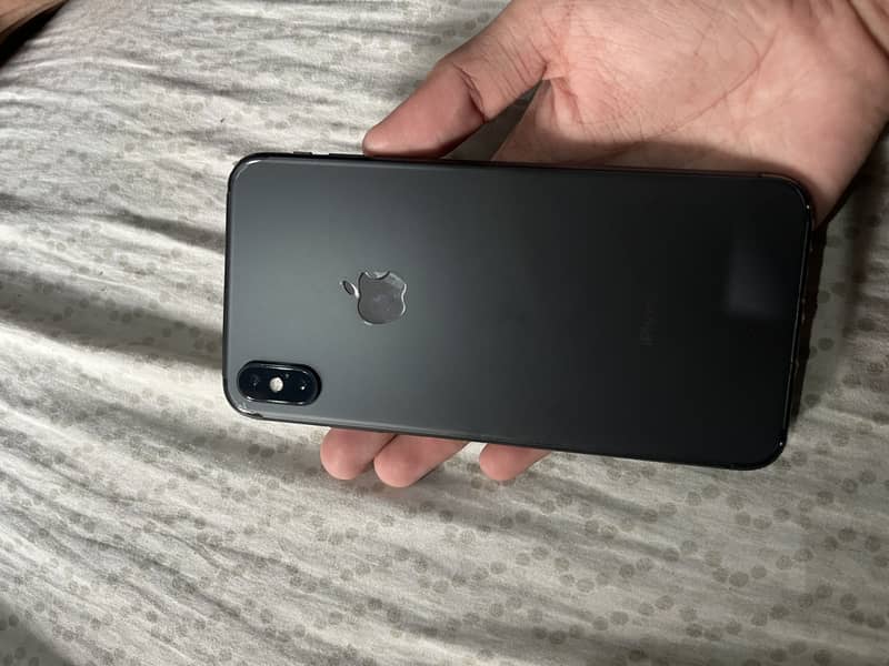 Apple iPhone XS Max 7