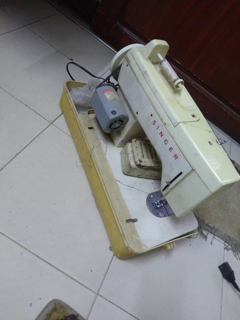 Singer sewing machine 1