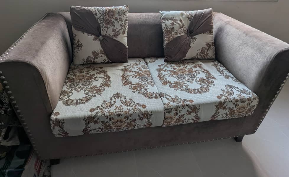7 seat sofa set. 2