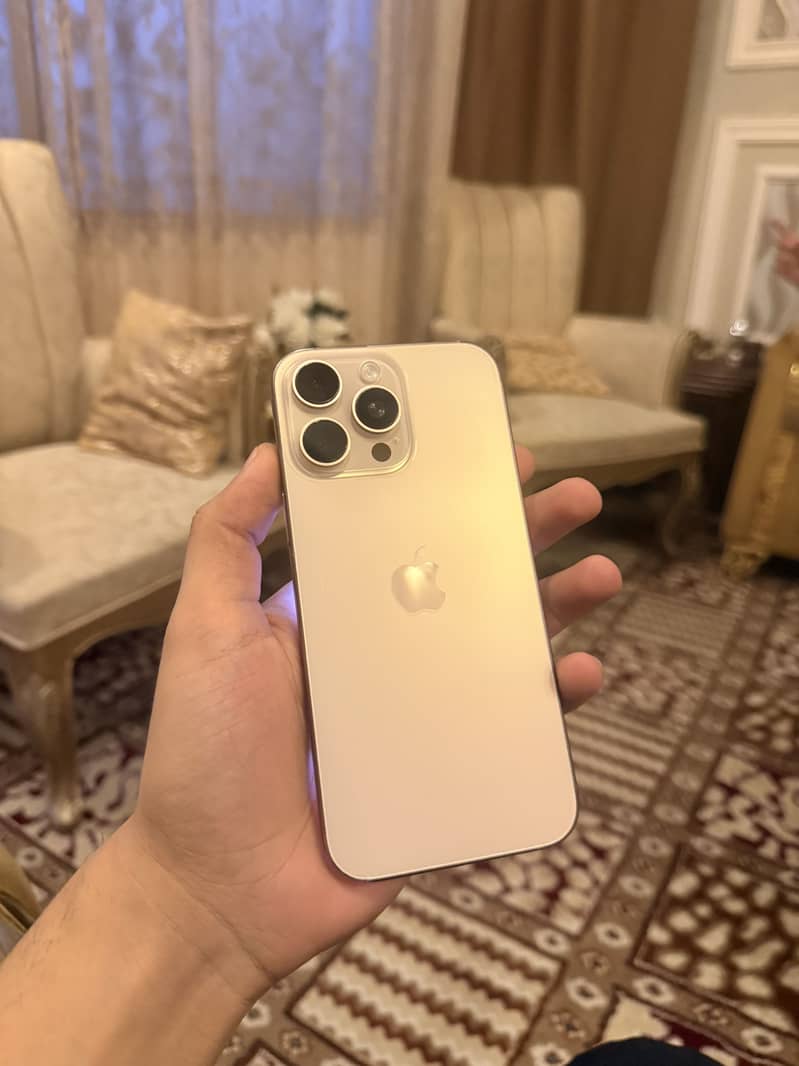 Apple iPhone 16 Pro Max 2