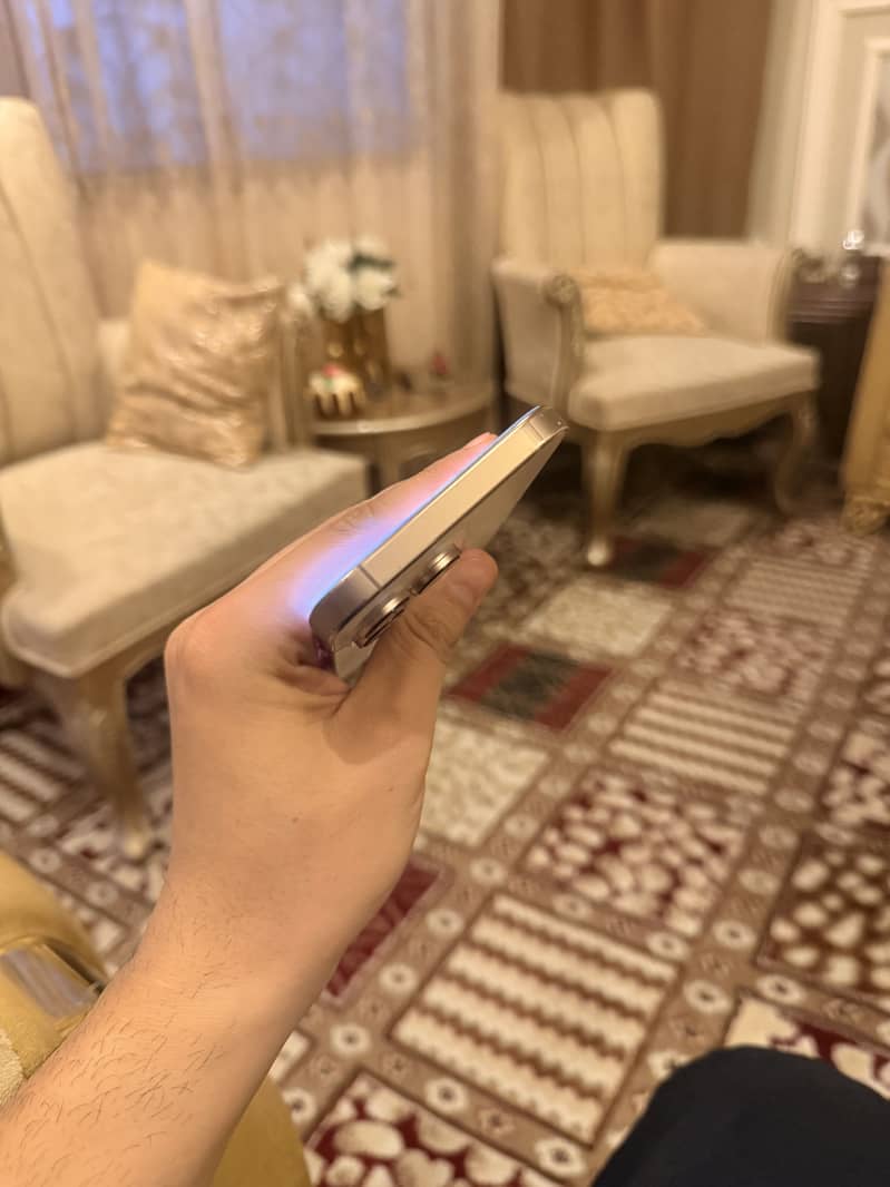 Apple iPhone 16 Pro Max 3