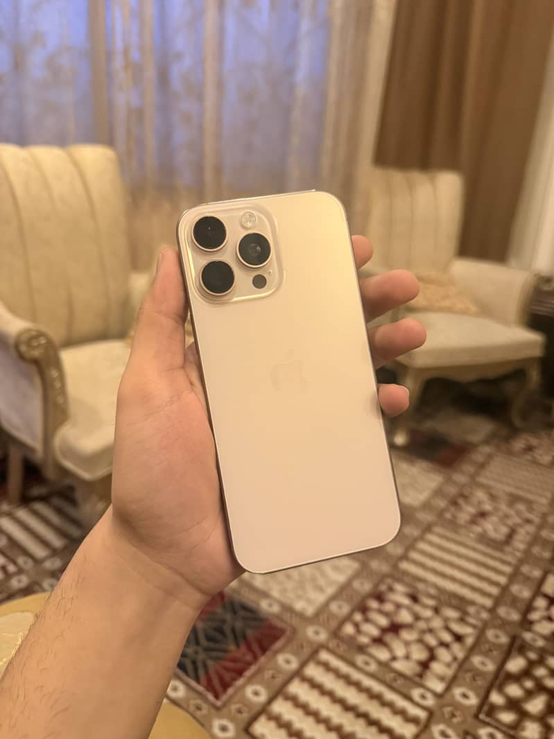 Apple iPhone 16 Pro Max 4