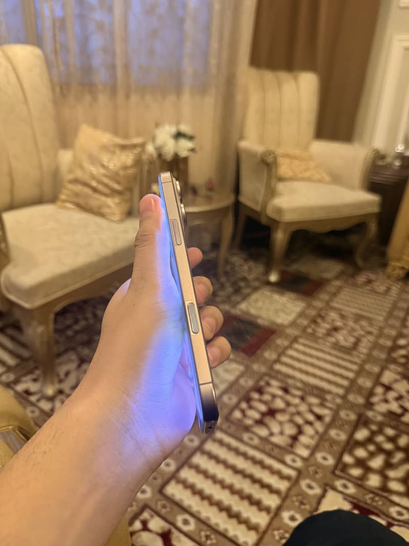Apple iPhone 16 Pro Max 6