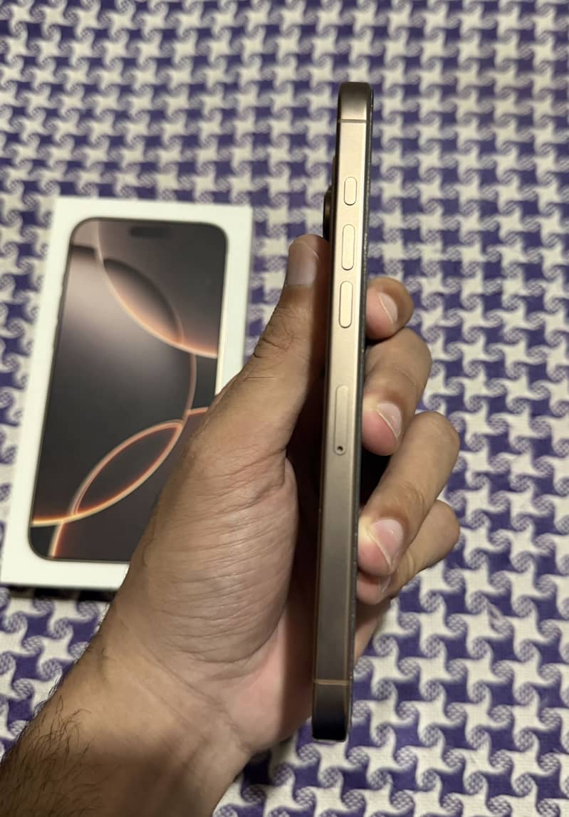 Apple iPhone 16 Pro Max 1