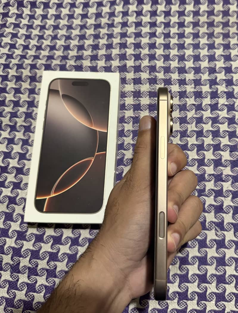 Apple iPhone 16 Pro Max 2
