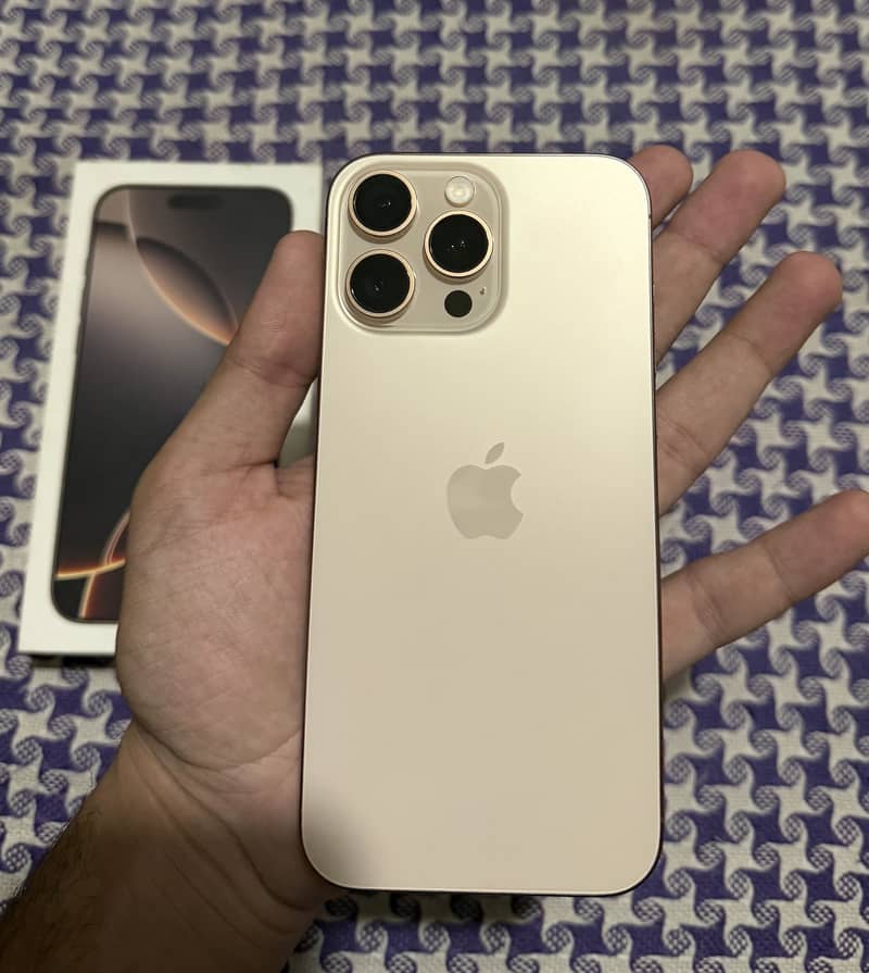 Apple iPhone 16 Pro Max 4
