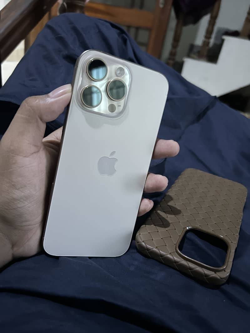 iPhone 16 Pro Max 1