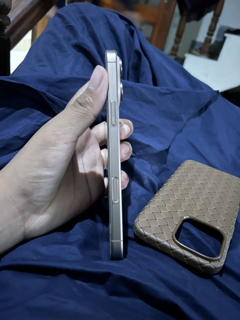 iPhone 16 Pro Max 3