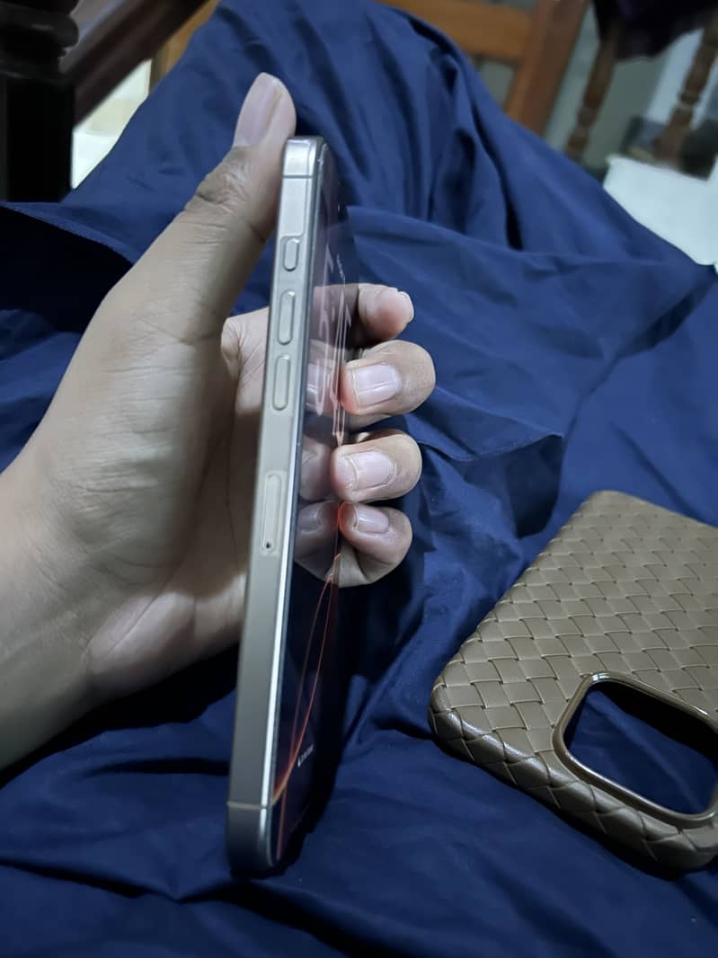 iPhone 16 Pro Max 5