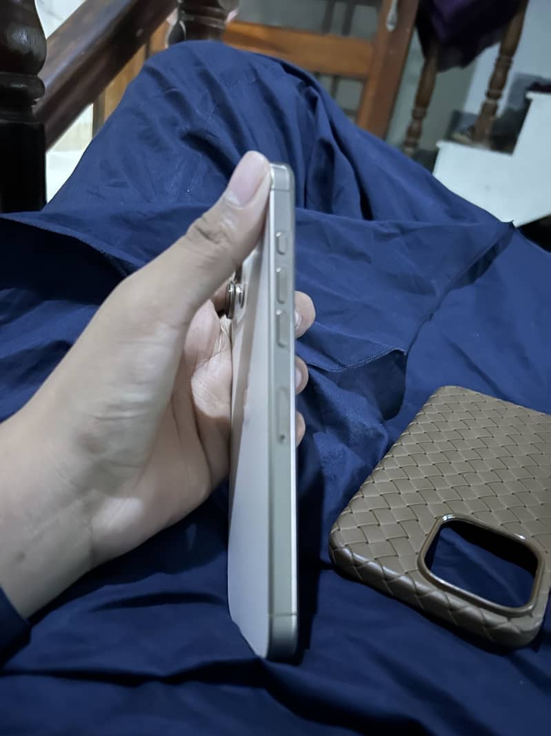 iPhone 16 Pro Max 6
