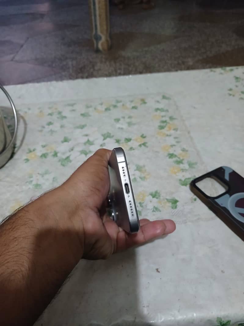 Apple iPhone 15 Pro Max 1