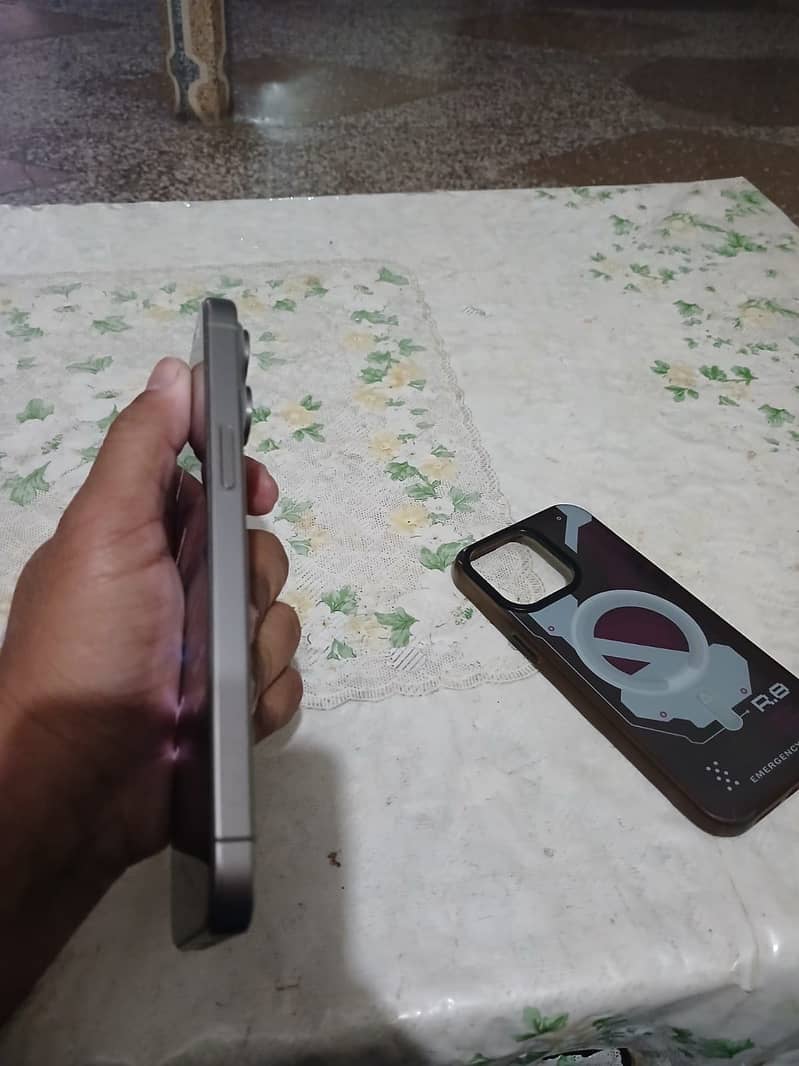 Apple iPhone 15 Pro Max 4