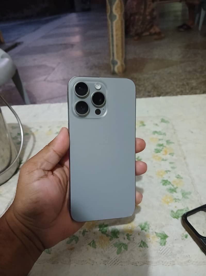 Apple iPhone 15 Pro Max 6
