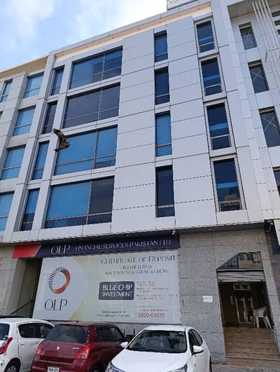 2nd / 4th FLOOR AVAILABLE FOR RENT 2000 SQ. FT NEAR MEEZAN BANK AND PARKING FACE BUILDING