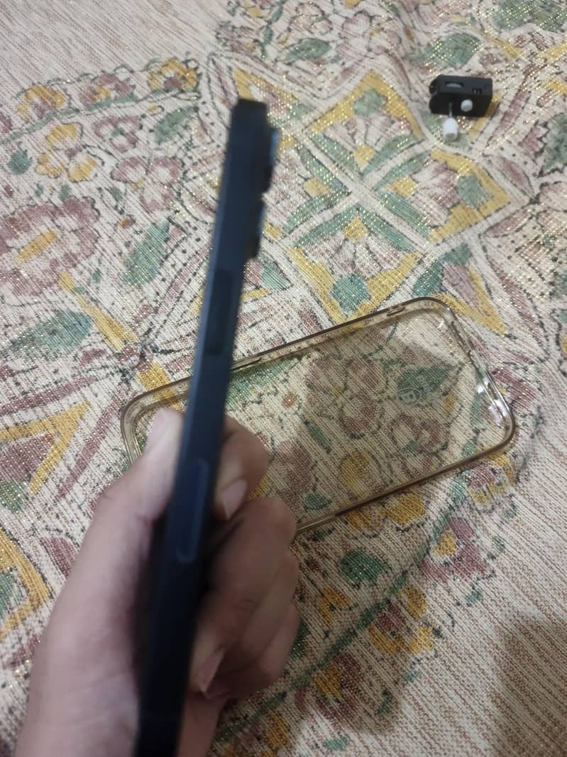 Apple iPhone 13 3