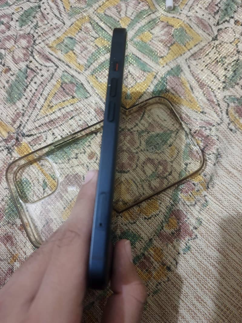 Apple iPhone 13 4