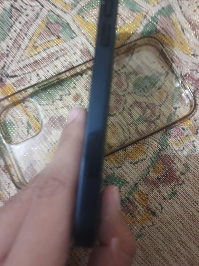 Apple iPhone 13 5