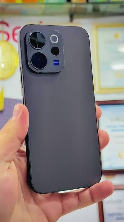 Vivo V70 5G 12/512 GB
