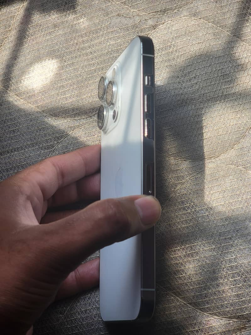 Apple iPhone 14 Pro Max 3