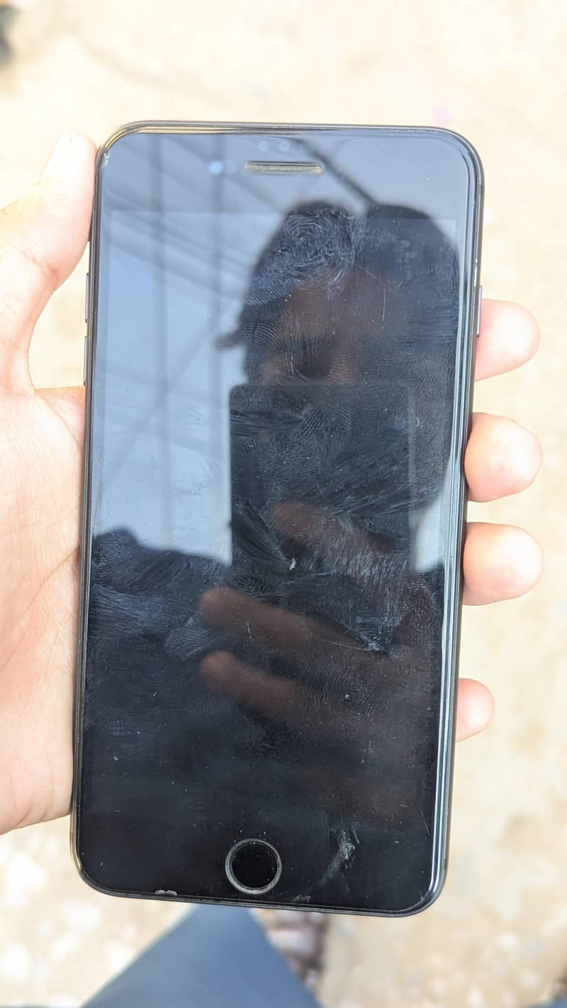 Apple iPhone 8 Plus 1