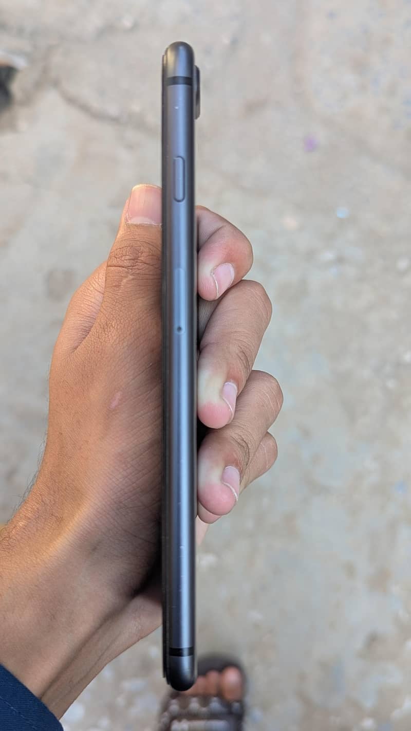 Apple iPhone 8 Plus 4