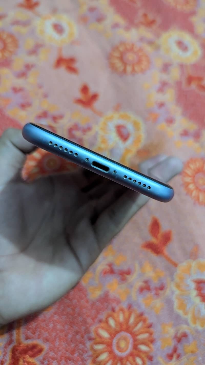 Apple iPhone 11 3