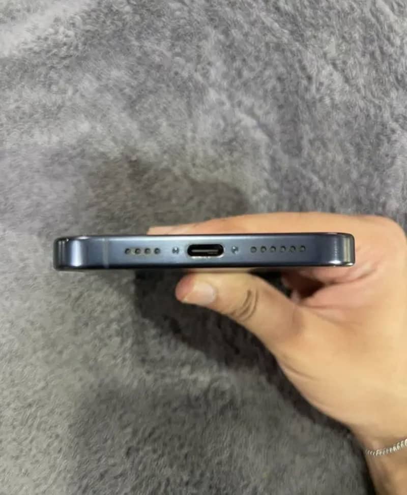 Apple iPhone 15 Pro 3