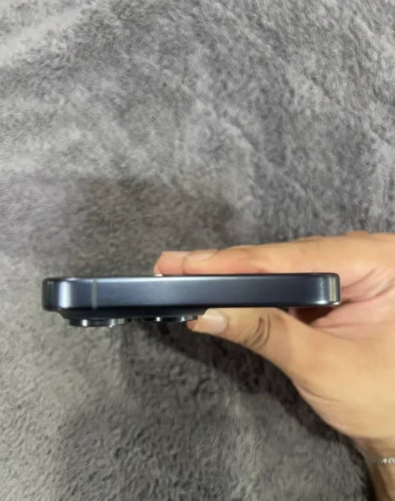 Apple iPhone 15 Pro 4