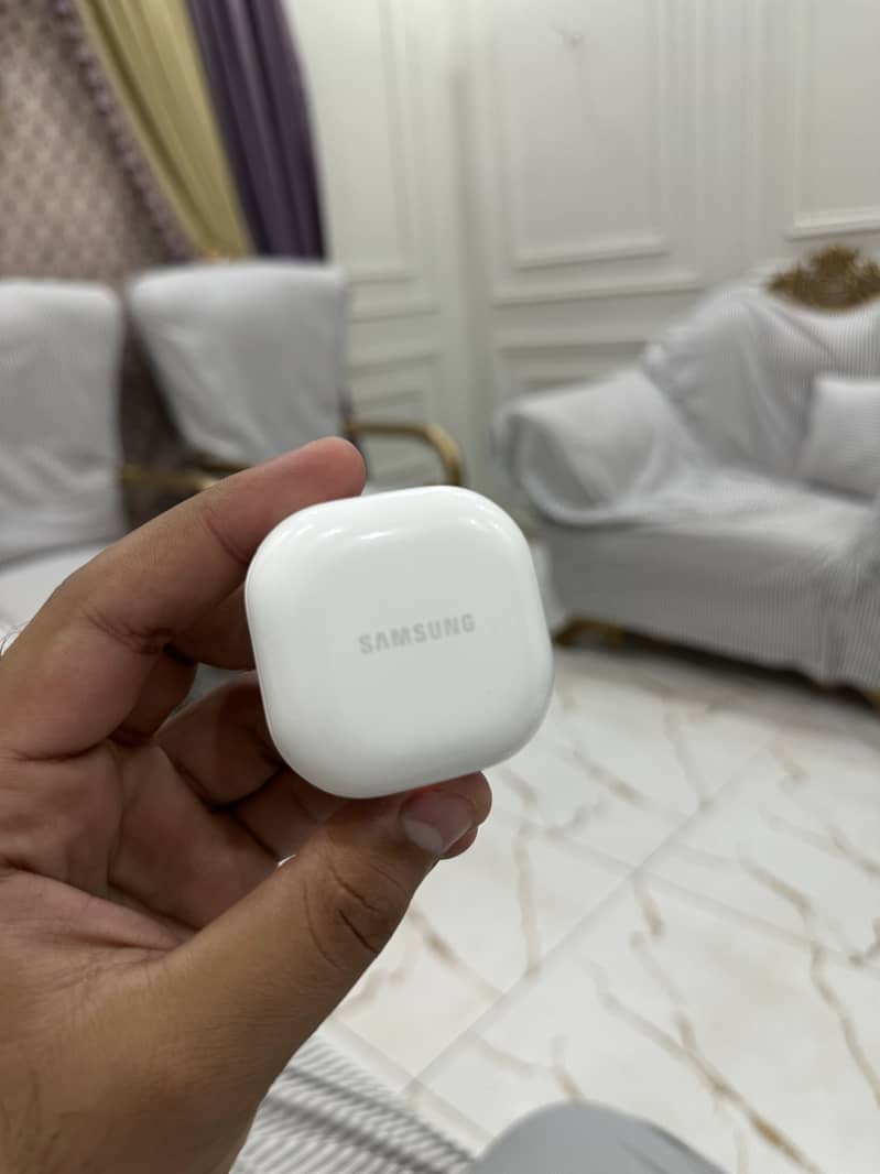 Galaxy buds FE 1