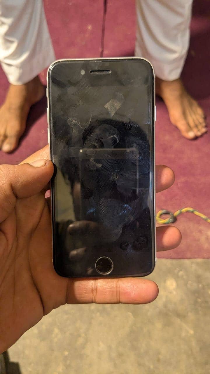 Apple iPhone SE 6