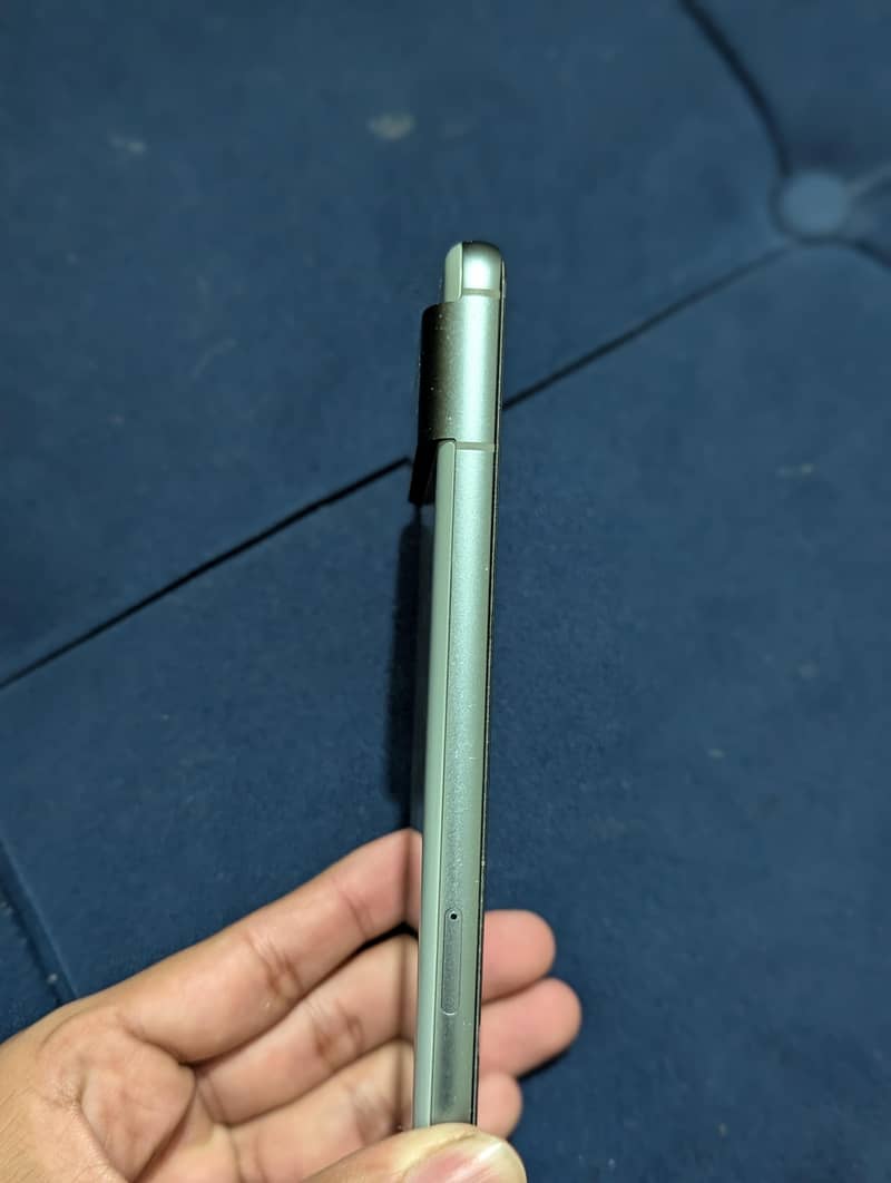 Google Pixel 8 4