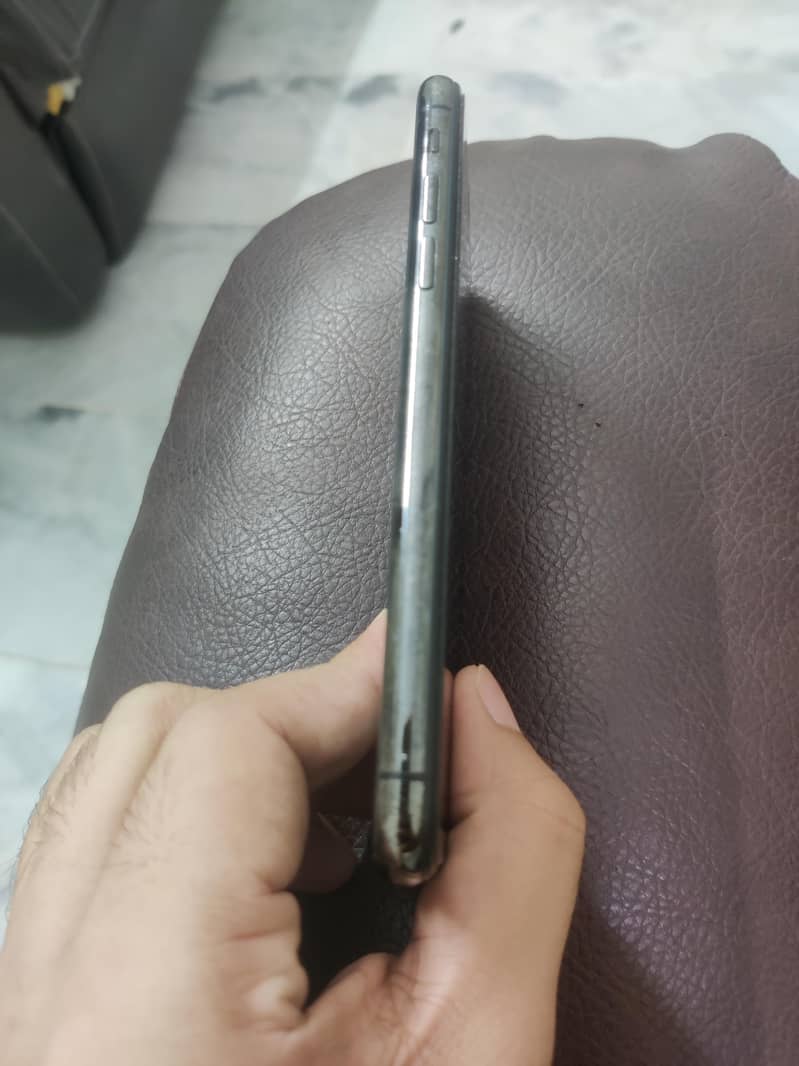 Apple iPhone X 3