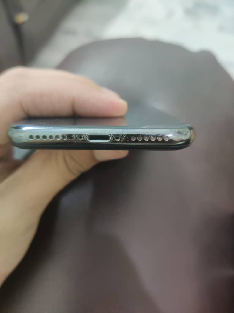 Apple iPhone X 4