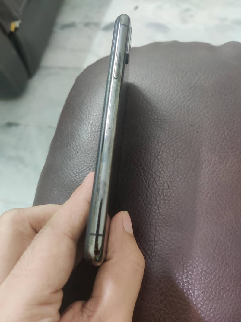 Apple iPhone X 5