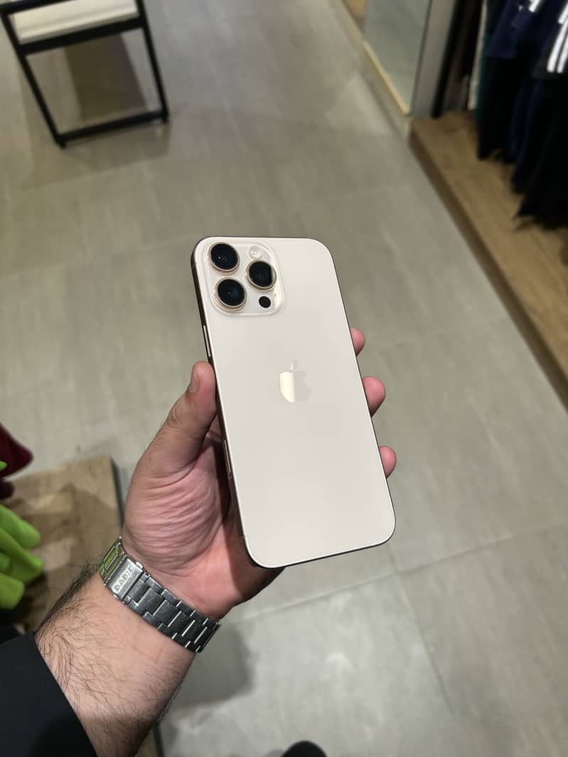 Apple iPhone 16 Pro Max 0